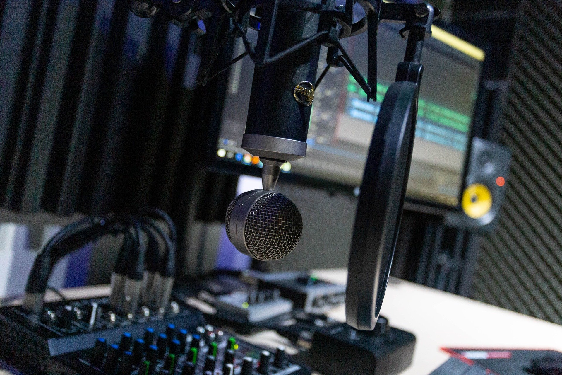 Five Benefits of Using Podcast Technology for Your Business