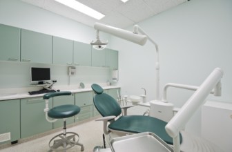 Oświetlenie gabinetu stomatologicznego – jakie wybrać?